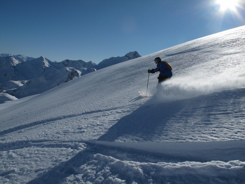 monashees-small-group-heli-skiing-5