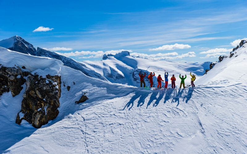 best-heli-skiing-in-canada-pure-powder-min