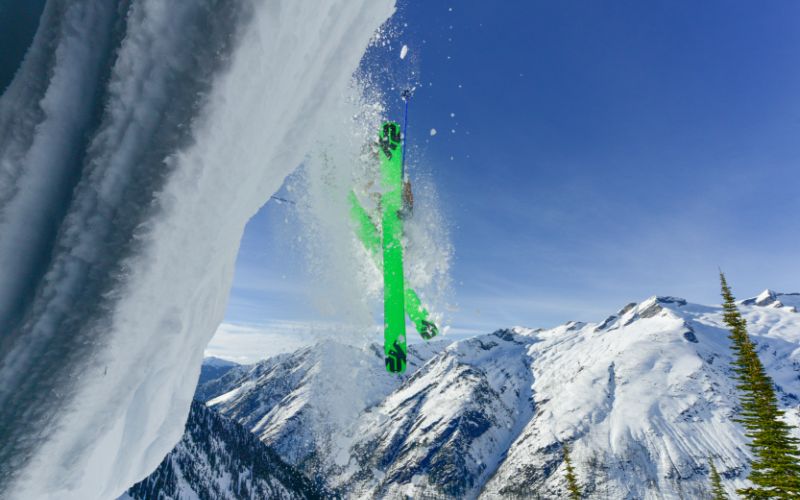 heli-ski-skiing-in-pure-powder-min