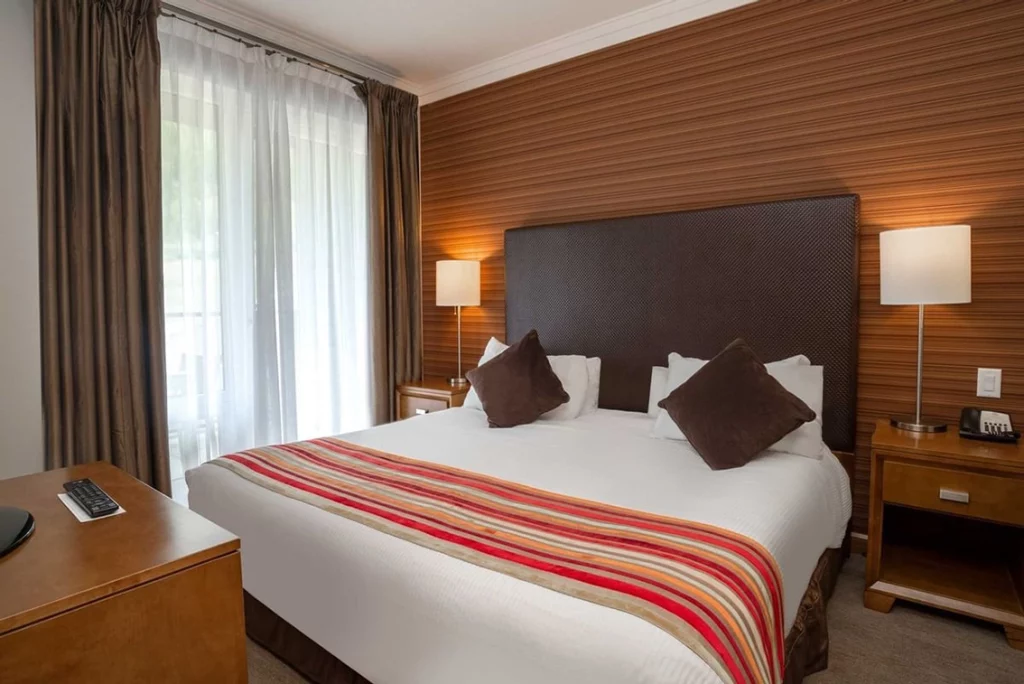 sutton-place-hotel-revelstoke-2-bedroom-suite-01