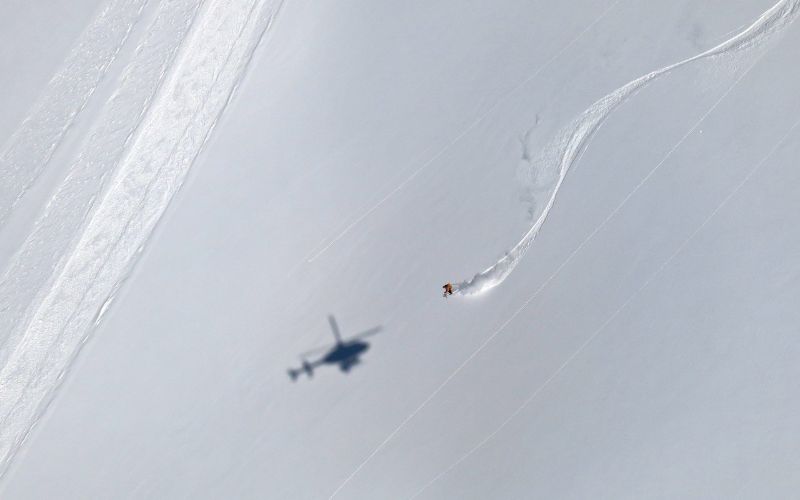 heli-ski-powder-snow-and-helicopter-shadow-min