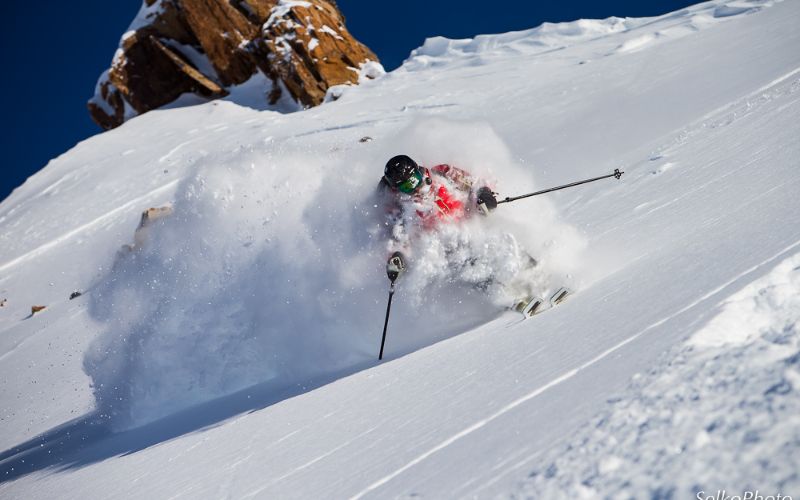 heli-ski-skier-on-fluffy-powder-min