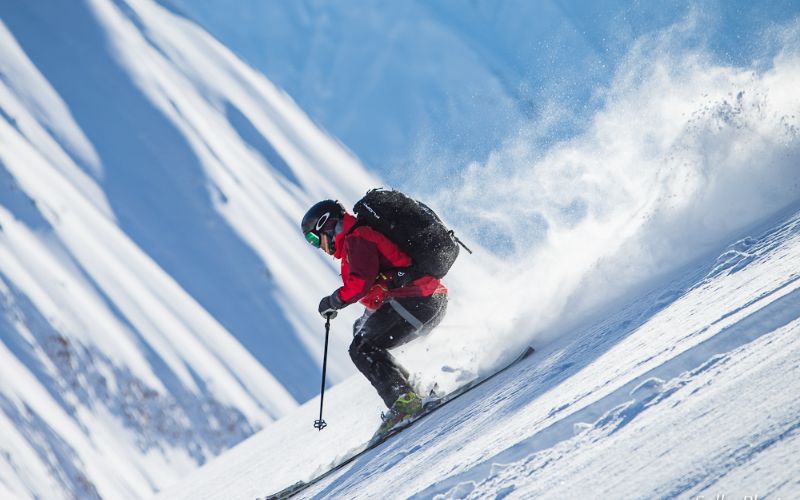 heli-skiing-skier-on-slope-min