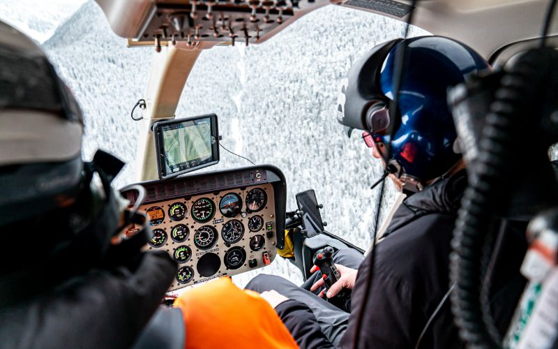 helicopter-skiing-helicopter-interior-min