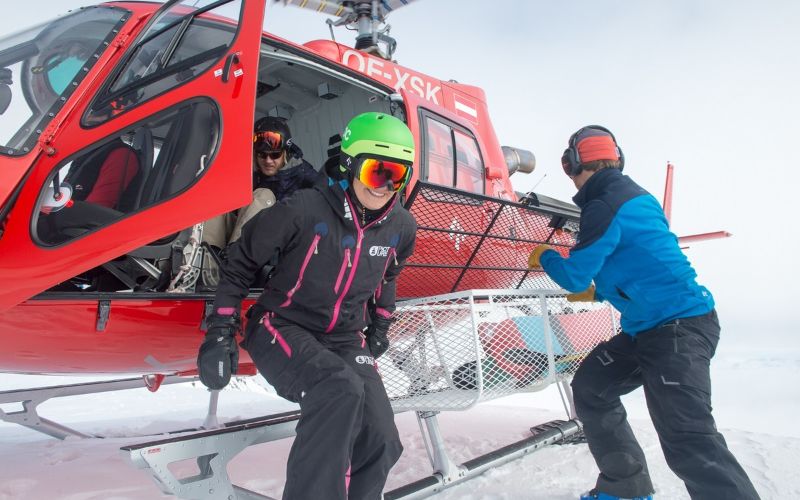 iceland-heli-skiing (2)-min