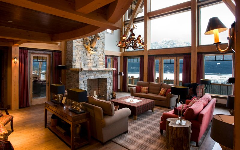 off-piste-skiing-example-of-a-lodge-bighorn-min