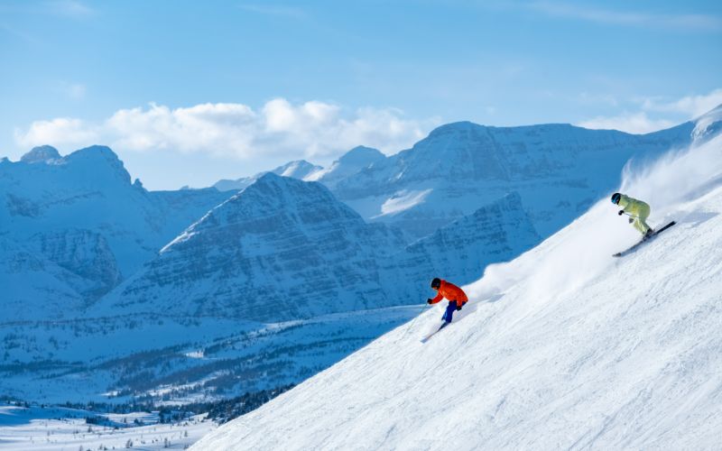 heli-skiing-canada-2-min