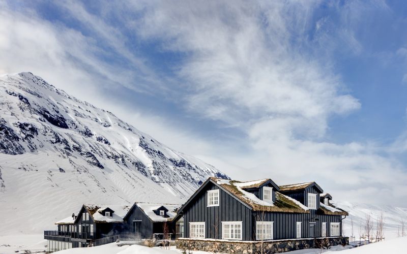 heli-skiing-iceland-min