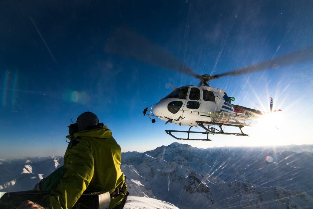 turkey_heliski_ski_trip_group_line_snow-12