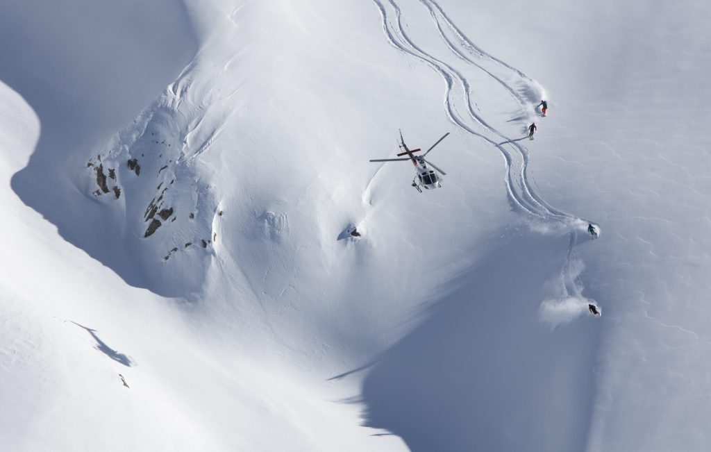 turkey_heliski_ski_trip_group_line_snow-26