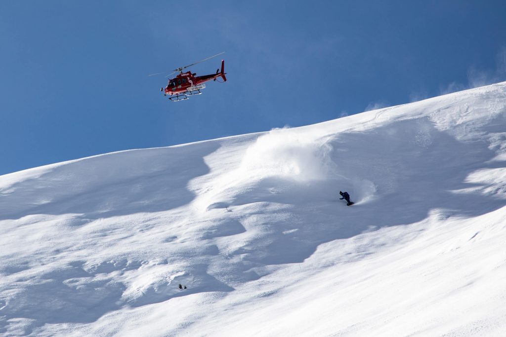 turkey_heliski_ski_trip_group_line_snow-71