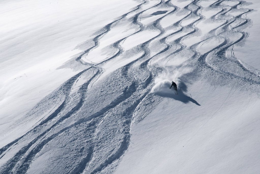 turkey_heliski_ski_trip_group_line_snow-92