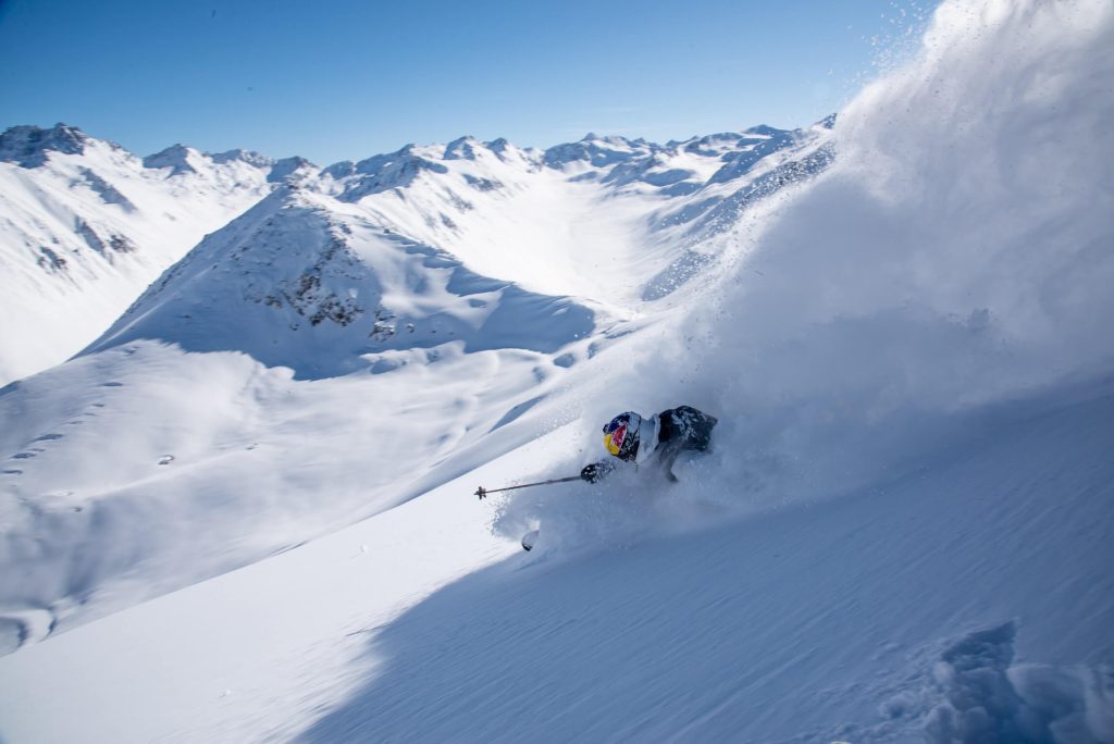 turkey_heliski_ski_trip_group_line_snow-95