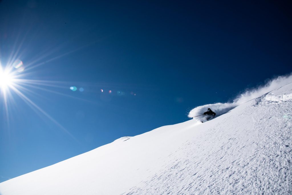 turkey_heliski_ski_trip_group_line_snow-96