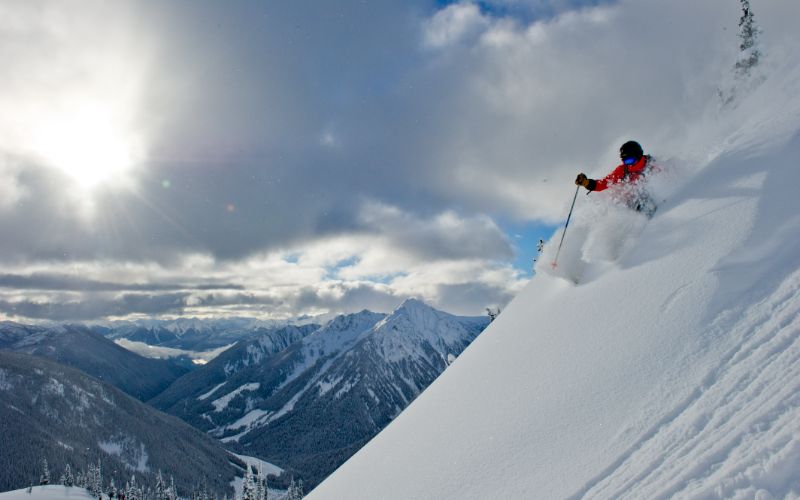 heli-skiing-skiing-down-mountain-min