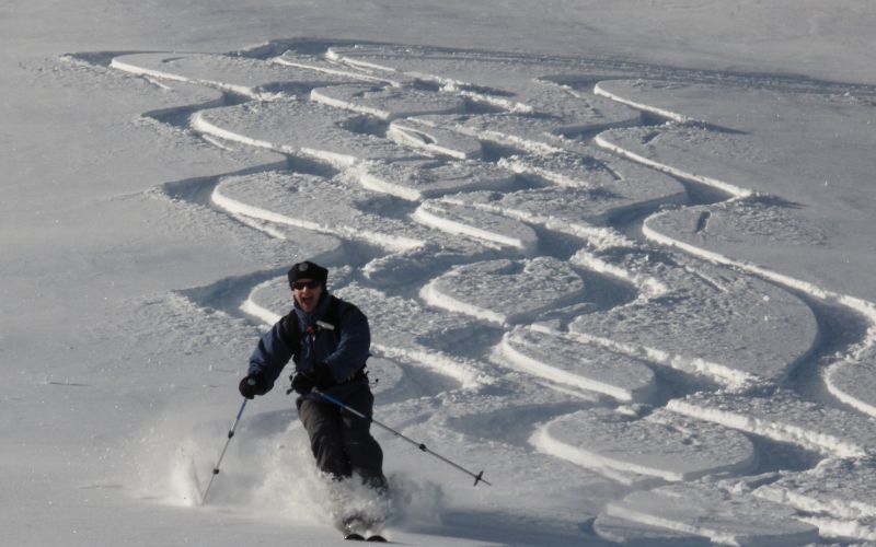 off-piste-skiing-kloster-min