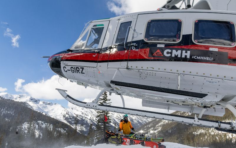 heli-skiing-CMH-min