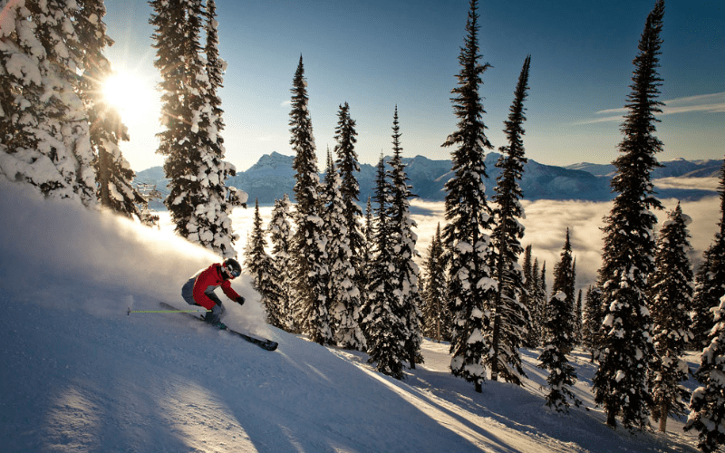 heli-skiing-in-canada-min