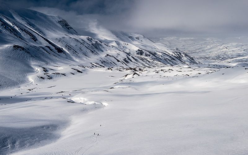 helicopter-skiing-beatiful-view-from-the-helicopter-min