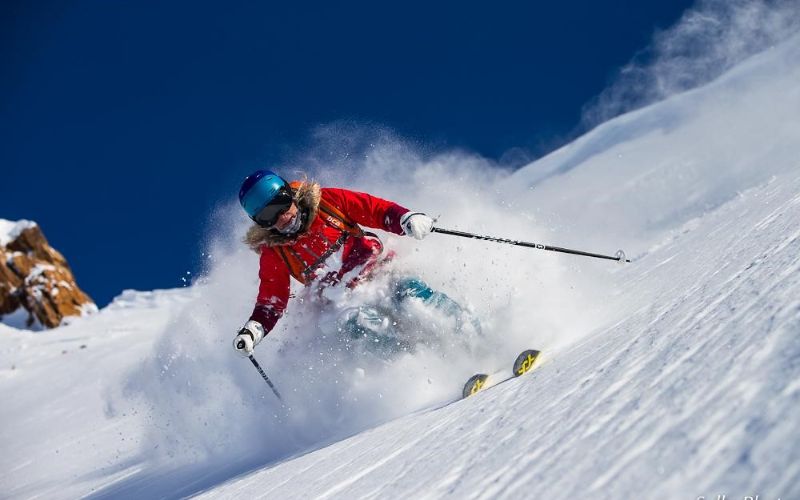heli-ski-snow-slopes-min