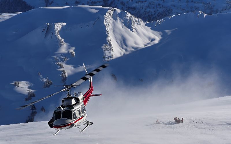 helicopter-skiing-canada-flying-helicopter-min