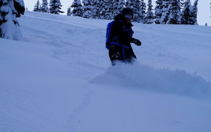 heli-skiing-bc-prices-mountain-skiing-min
