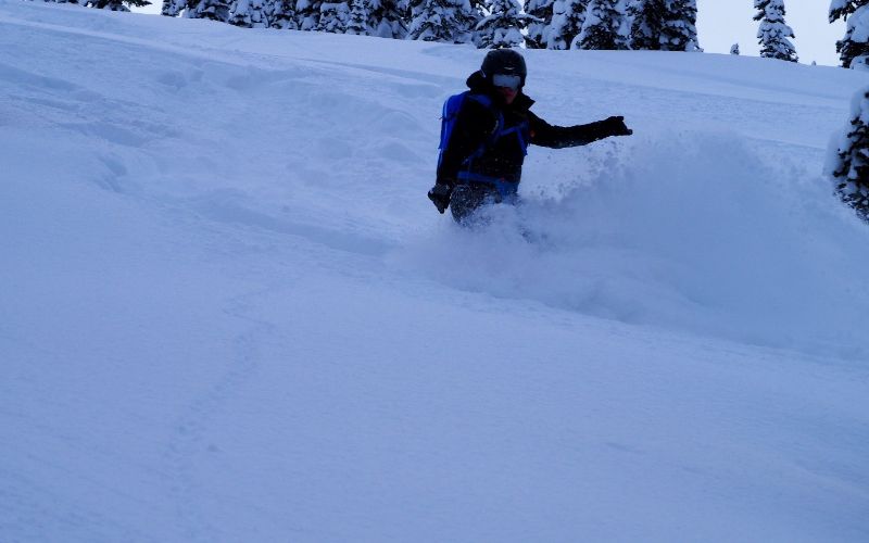 heliskiing-canada-prices-champagne-powder-min